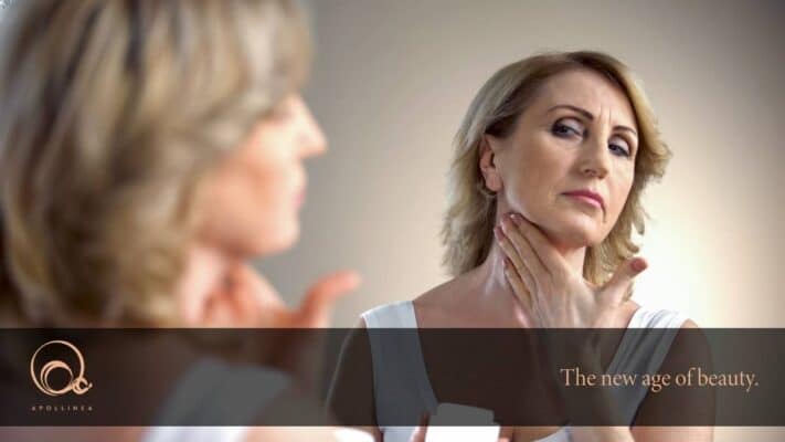 Le rughe sul collo, causate da tablet e smartphone, sono causate dalla postura che porta a inclinare in avanti la testa. Scopri come prevenirle e curarle